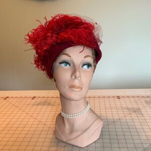 Raspberry Wool 1940-50s Vintage Woman’s hat with Ostrich feather